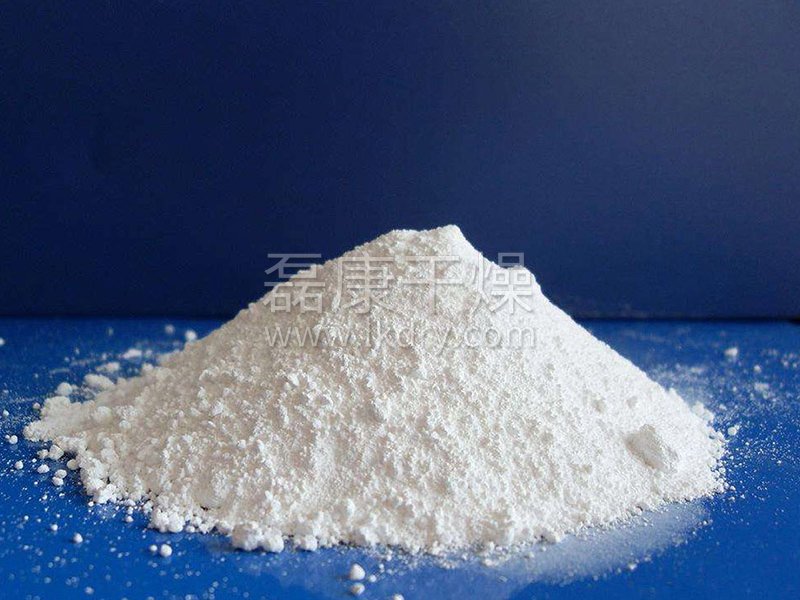 干燥后的二氧化钛粉末